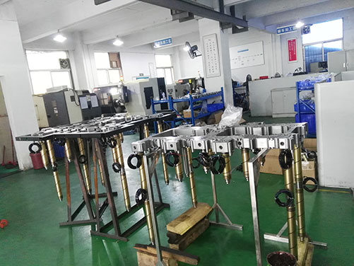 叠层模多头针阀咀技术