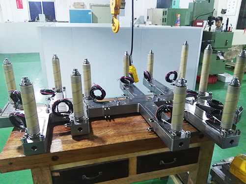 叠层模多头针阀咀技术